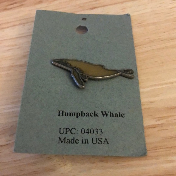 Humpback Whale Pewter Lapel Pin - Picture 1 of 3
